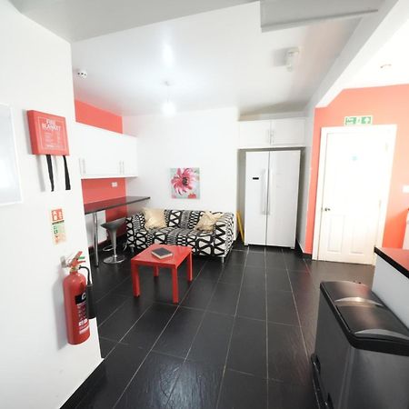 The Great Airport Place-Private Bedrooms With Private Bathroom-1 Bus To Heathrow Airport-5 Minutes By Car- Helpful Advice From Our Team Harmondsworth Luaran gambar