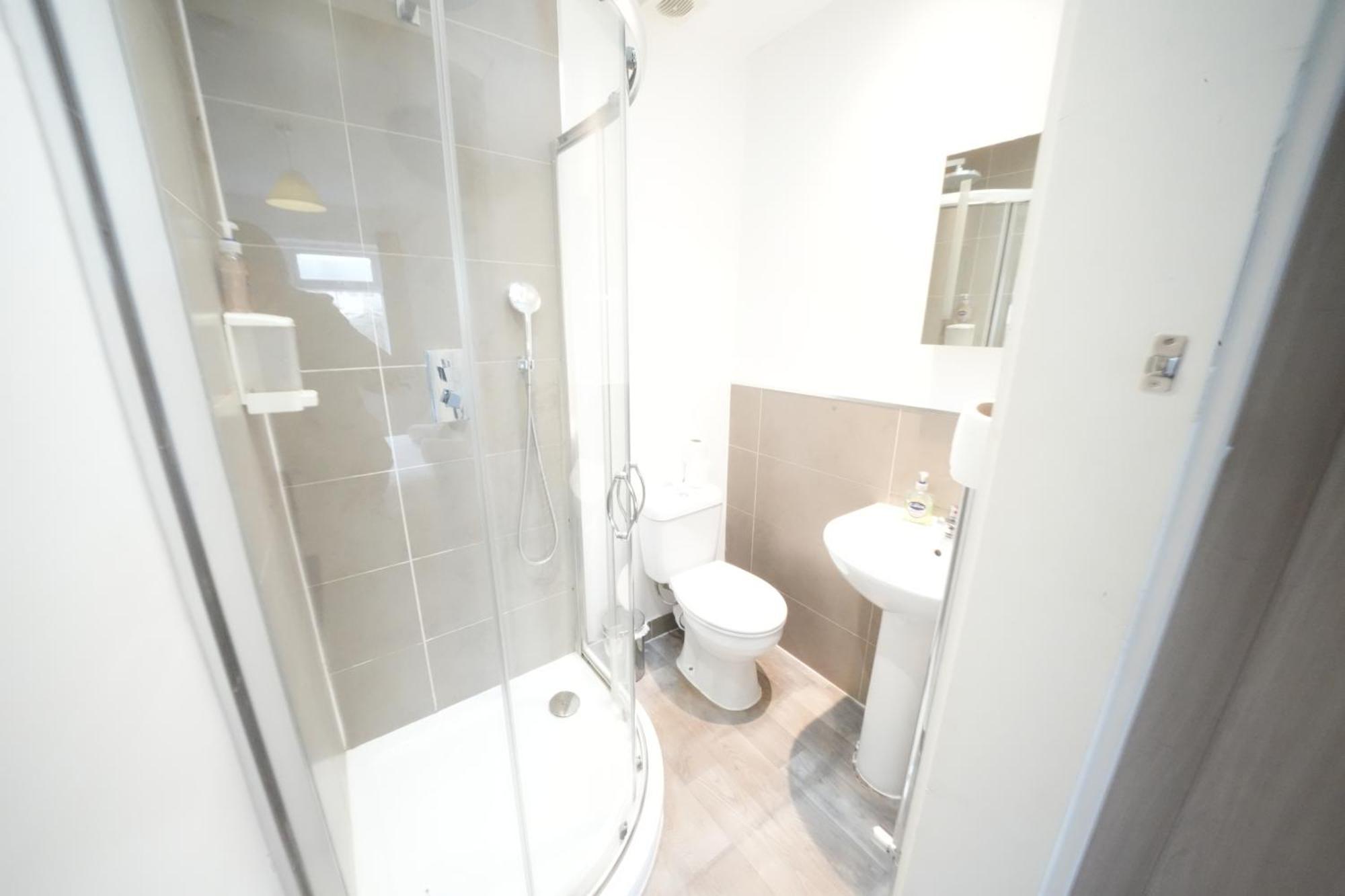 The Great Airport Place-Private Bedrooms With Private Bathroom-1 Bus To Heathrow Airport-5 Minutes By Car- Helpful Advice From Our Team Harmondsworth Luaran gambar