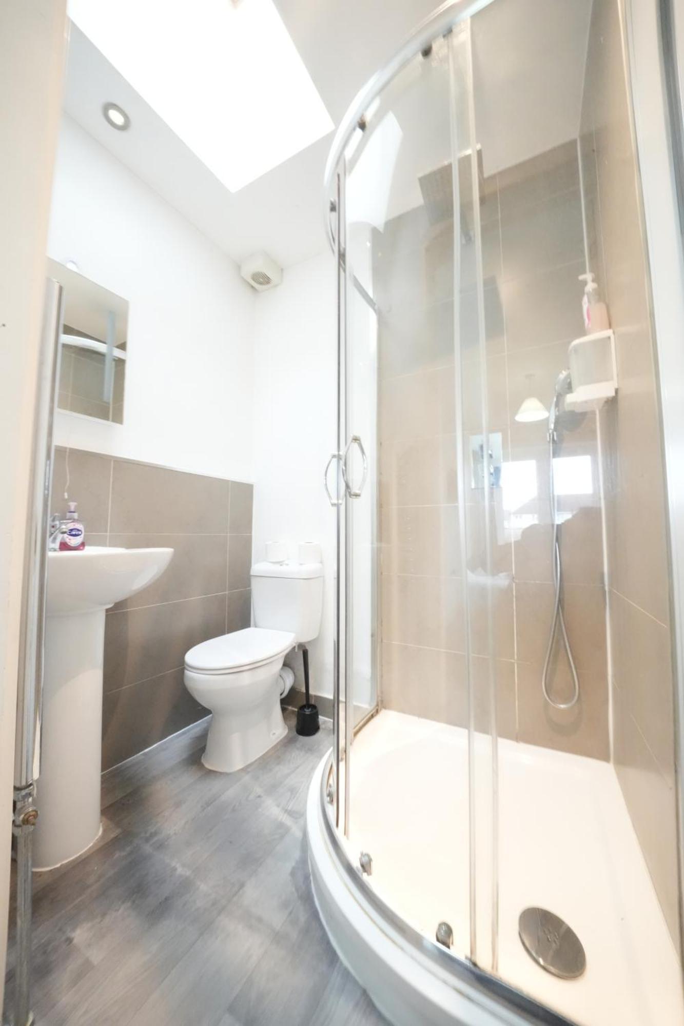 The Great Airport Place-Private Bedrooms With Private Bathroom-1 Bus To Heathrow Airport-5 Minutes By Car- Helpful Advice From Our Team Harmondsworth Luaran gambar