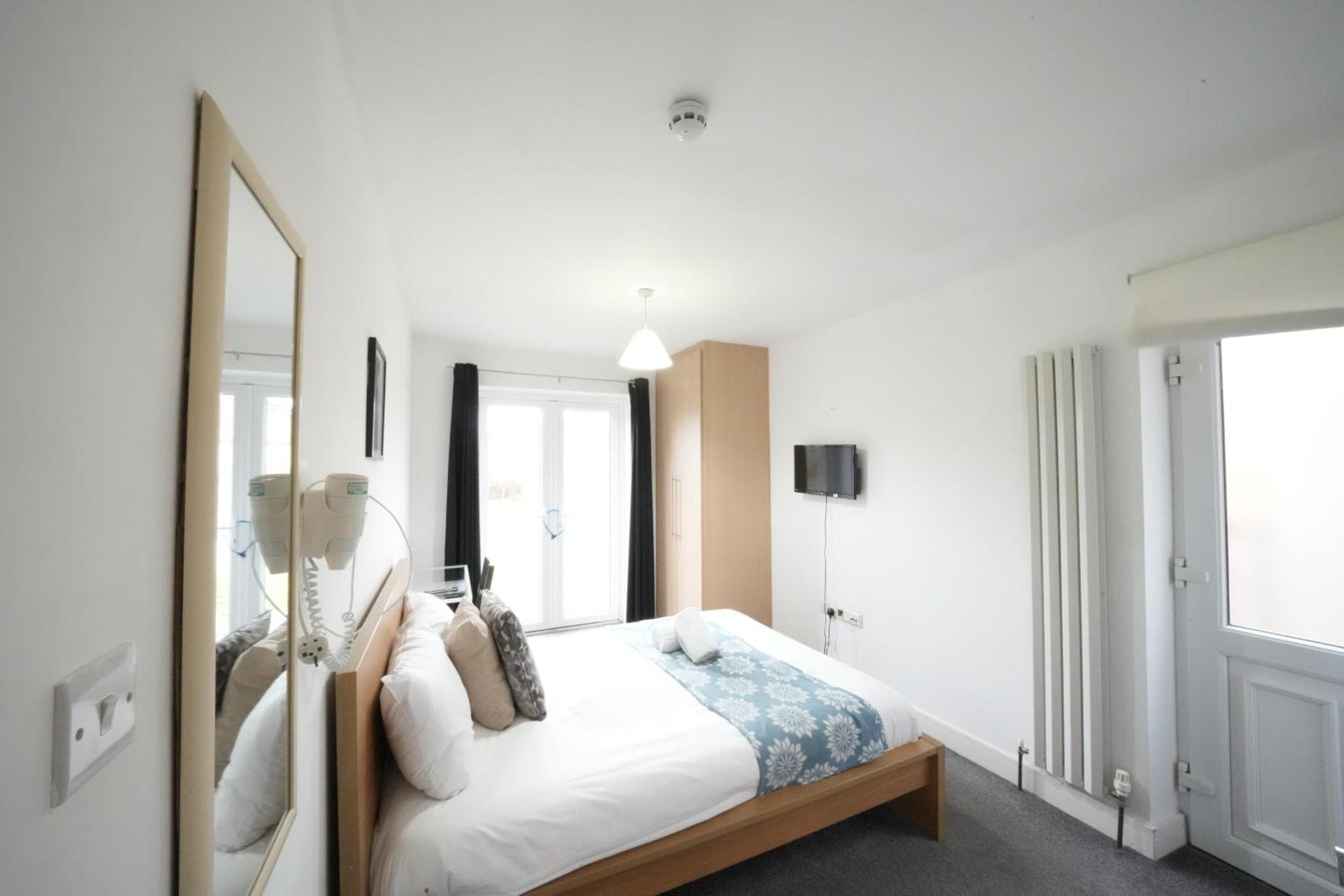 The Great Airport Place-Private Bedrooms With Private Bathroom-1 Bus To Heathrow Airport-5 Minutes By Car- Helpful Advice From Our Team Harmondsworth Luaran gambar
