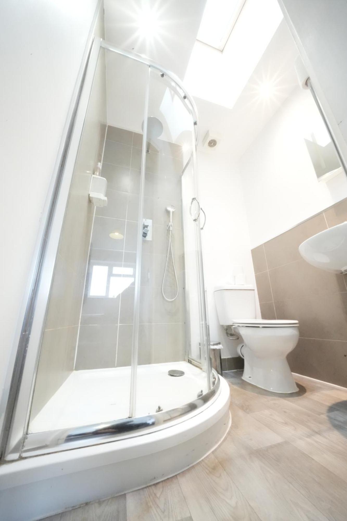 The Great Airport Place-Private Bedrooms With Private Bathroom-1 Bus To Heathrow Airport-5 Minutes By Car- Helpful Advice From Our Team Harmondsworth Luaran gambar