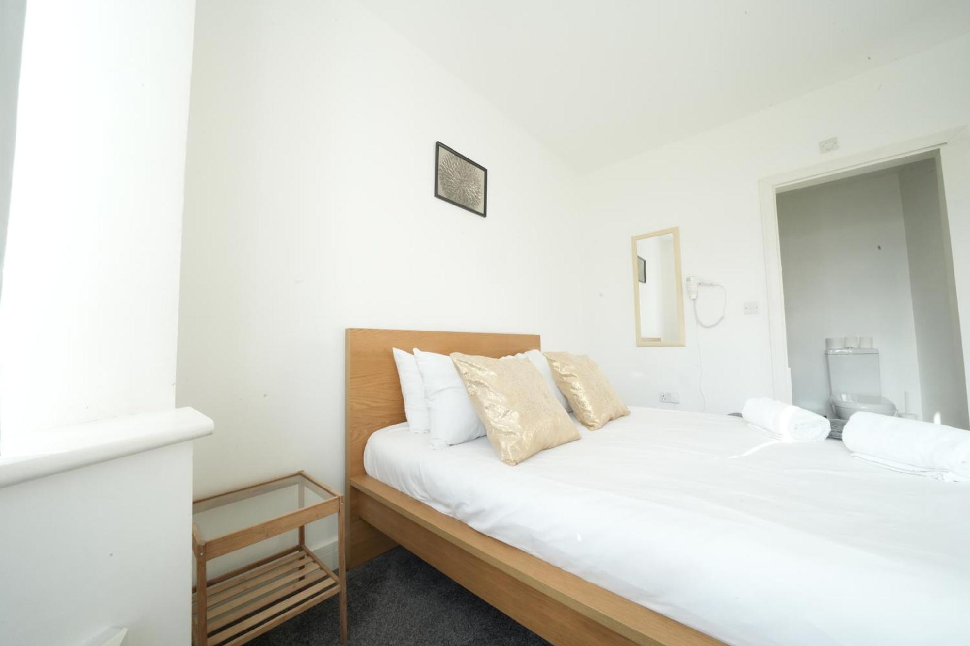 The Great Airport Place-Private Bedrooms With Private Bathroom-1 Bus To Heathrow Airport-5 Minutes By Car- Helpful Advice From Our Team Harmondsworth Luaran gambar